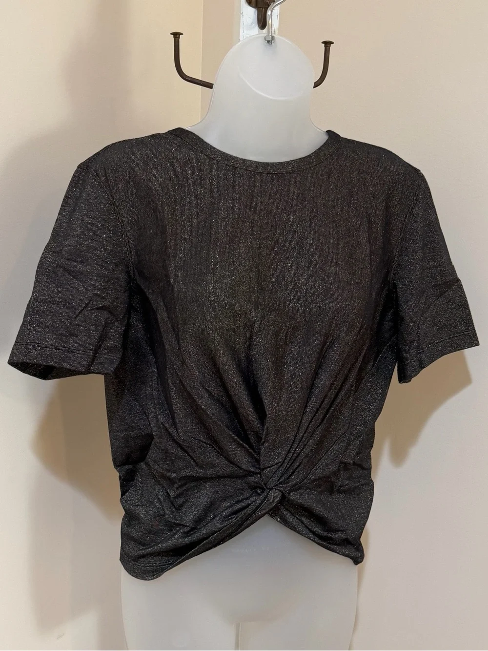 NWOT LULULEMON CRESCENT TEE TWIST FRONT WAIST LENGTH BLACK SHIMMER SPARK SIZE 4